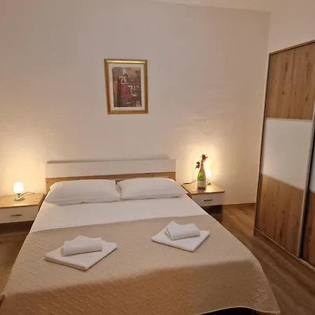 Casa vacanze Neva With Private Pool And Game Donje Vinovo