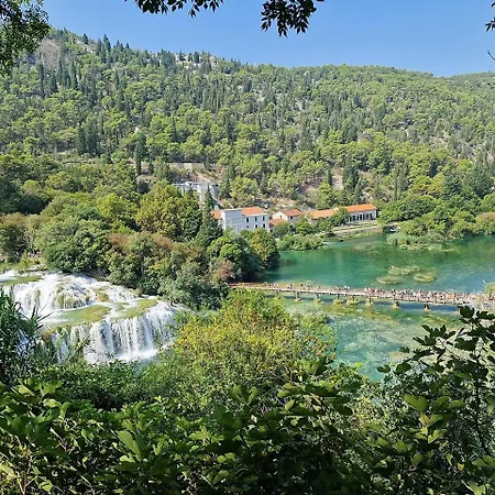 Neva With Private Pool And Game Tatil Evi