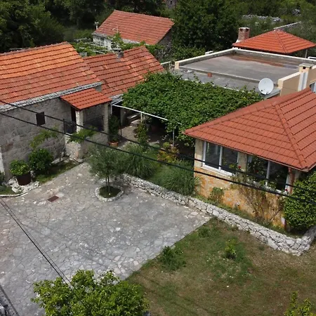 Neva With Private Pool And Game Donje Vinovo