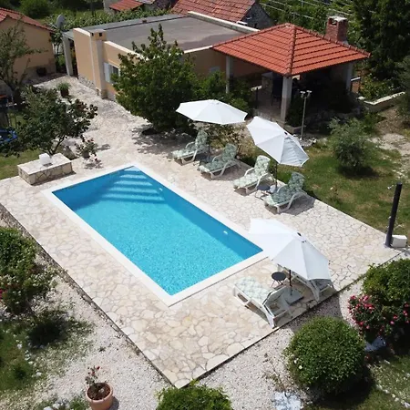 Prázdninový dům Neva With Private Pool And Game *