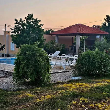 Neva With Private Pool And Game *