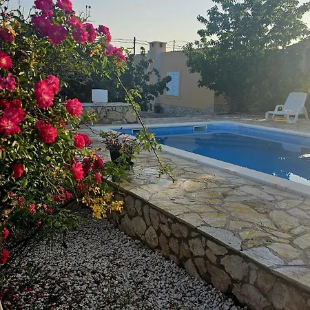 Neva With Private Pool And Game