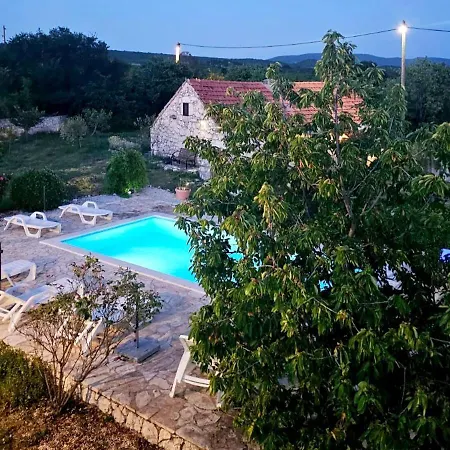 Neva With Private Pool And Game Tatil Evi *