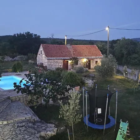 Neva With Private Pool And Game *