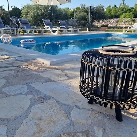 Neva With Private Pool And Game Tatil Evi *