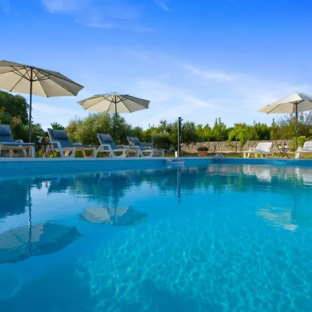 Neva With Private Pool And Game *