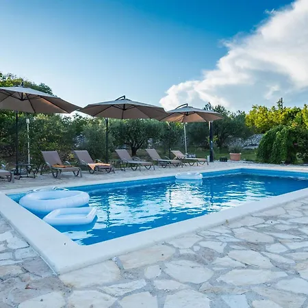 Casa vacanze Neva With Private Pool And Game
