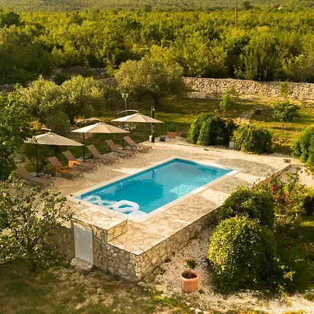 Neva With Private Pool And Game Casa vacanze