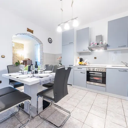 Neva With Private Pool And Game Casa vacanze Donje Vinovo