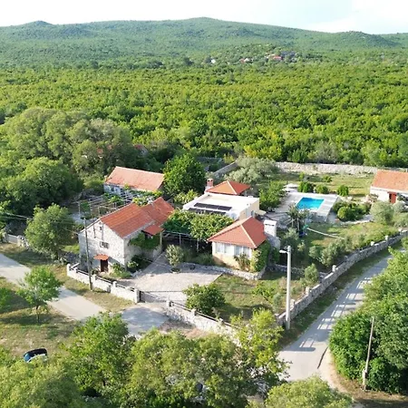 Neva With Private Pool And Game