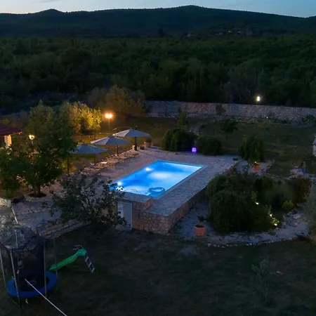 Neva With Private Pool And Game