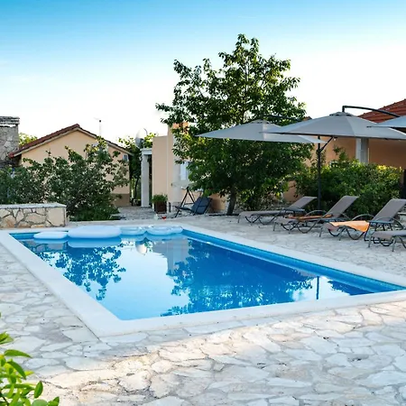 Casa vacanze Neva With Private Pool And Game