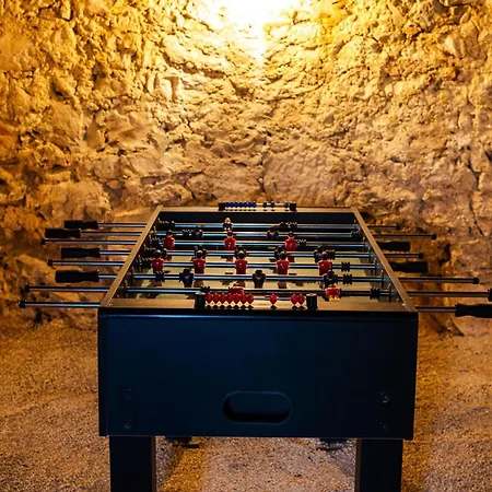 Neva With Private Pool And Game