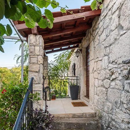Casa vacanze Neva With Private Pool And Game Donje Vinovo