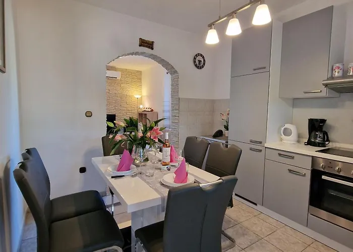 Neva With Private Pool And Game *