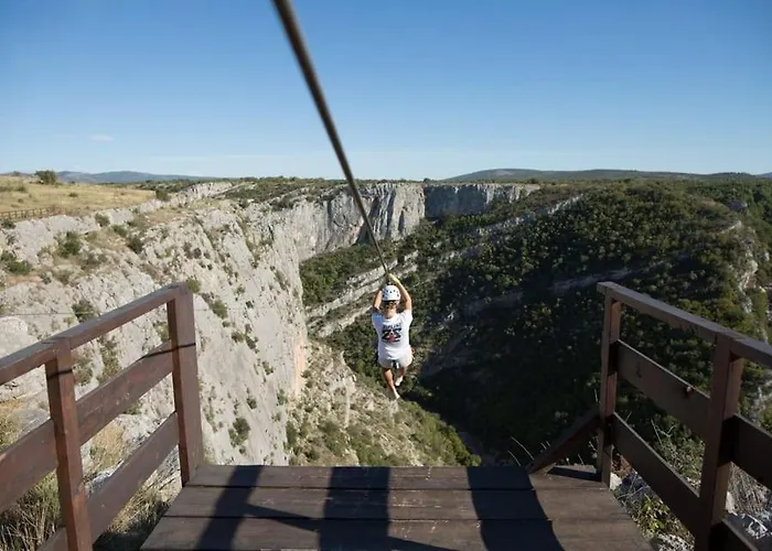 Neva With Private Pool And Game Donje Vinovo