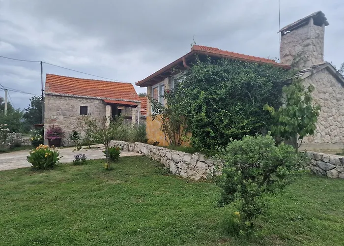 Neva With Private Pool And Game Donje Vinovo