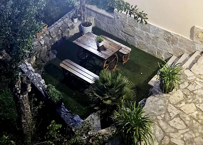 Neva With Private Pool And Game Donje Vinovo