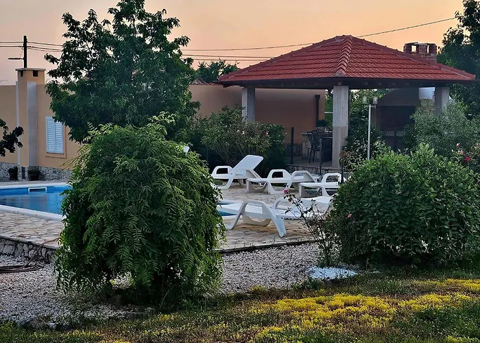 Neva With Private Pool And Game *