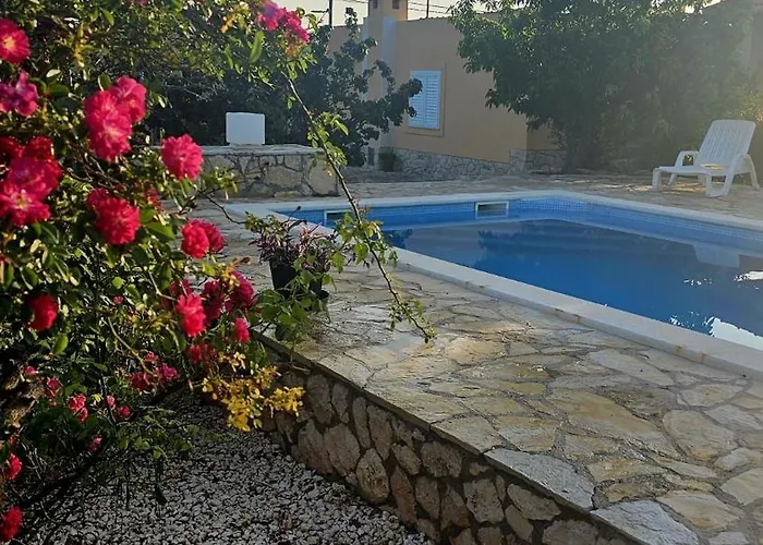 Neva With Private Pool And Game