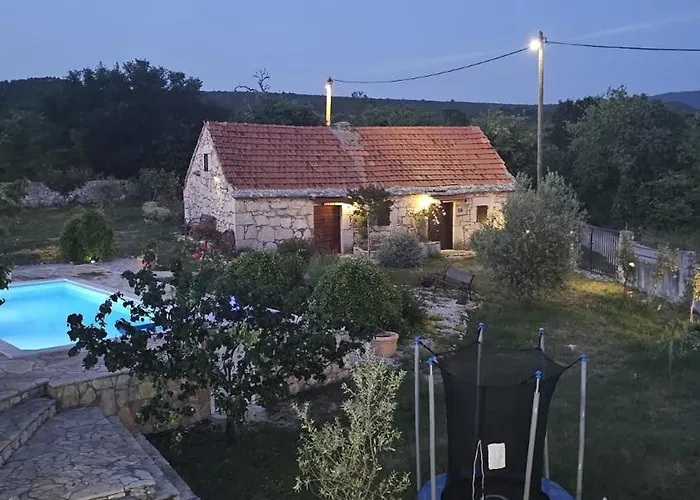 Neva With Private Pool And Game *