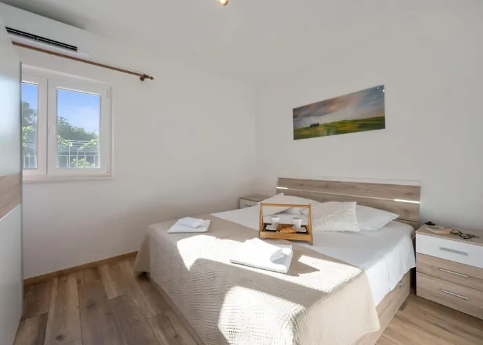 Neva With Private Pool And Game Donje Vinovo