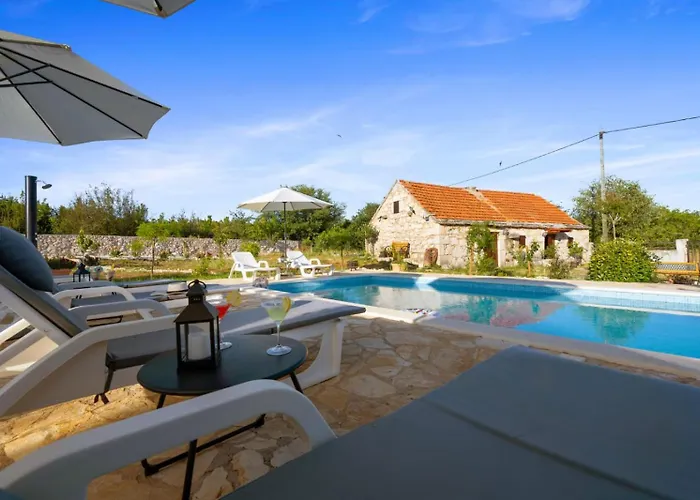 Vakantiehuis Neva With Private Pool And Game Donje Vinovo